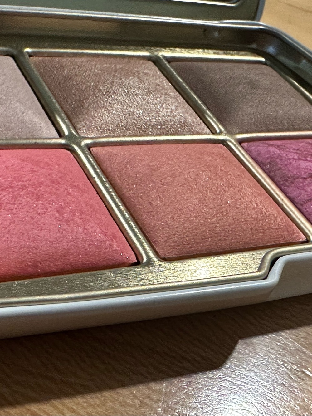 Hourglass Ambient Lighting
Edit Unlocked Swan Palette and Brush II - Picture 7 of 15